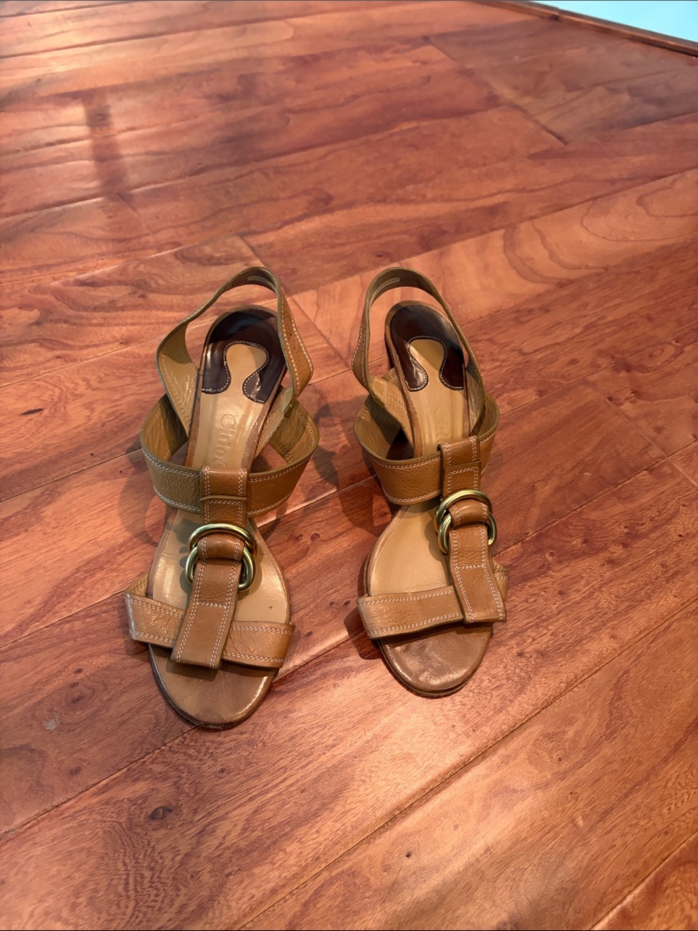 Chloé
Brown Leather Cut Out Sandal Size 39